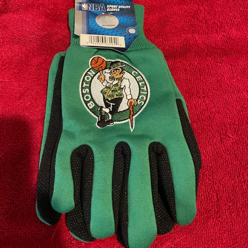 McArthur Towel+Sport NBA Boston Celtics Sport Utility Gloves